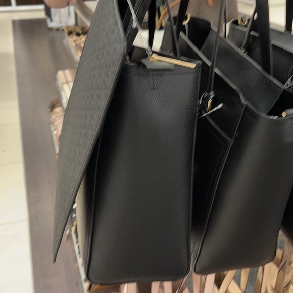 Michael Kors Maisie Large Pebbled Leather 3-in-1 Tote Bag - Picture 9 of 16